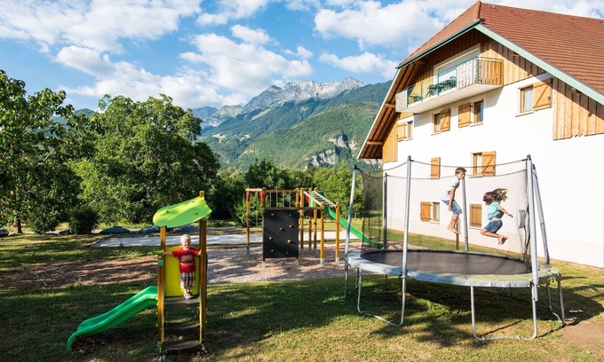 Giez Apartment | Balcony Views in Northern Alps