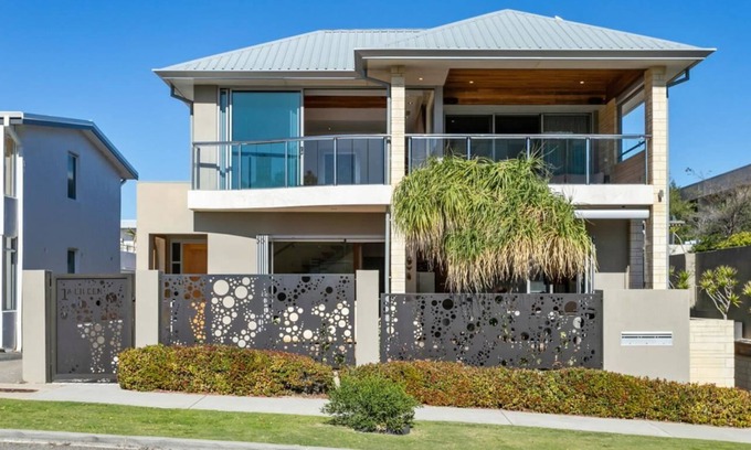 Cottesloe House | Balcony with sea views