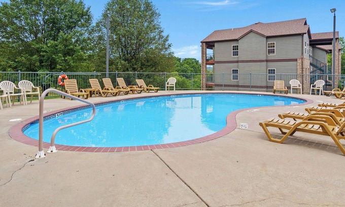 Branson West Cabin | Baldknobber Ridge Escape | West Branson Cabin!