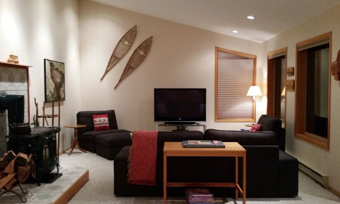 Mount Baldy House | Baldy Mountain On the Run Ski Chalet Upstairs