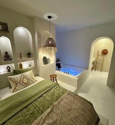 Planfoy Apartment | Bali Suite - Spa Jacuzzi