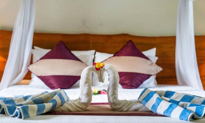 Mushroom Bay House | Balinese Style House with Public Swimming Pool, Close to Mushroom Beach (DLX)