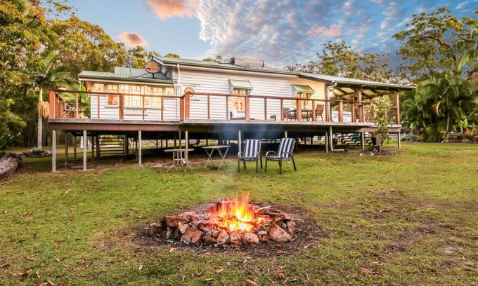 Round Hill House | Ballantines - Bush n beach acreage retreat, off grid property , land for wildlife, boat parking