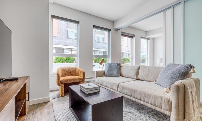 West Woodland Apartment | Ballard 1BR w BBQ Lounge WD onsite retail SEA-327