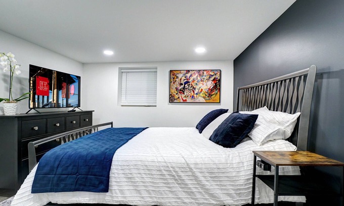 Loyal Heights Apartment | Ballard Luxury Contempo Flat w/Sauna & EV Charger