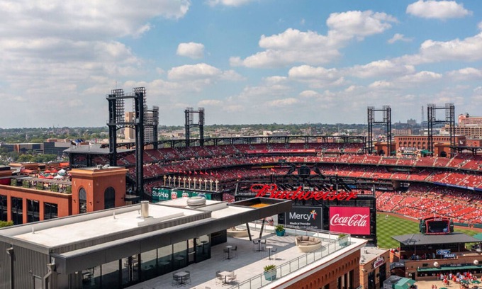 Downtown St. Louis Apartment | BallparkHeights Studio 2