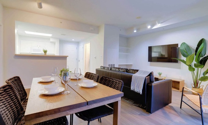Ballston Apartment | Ballston Apt: Gym, & Modern Living
