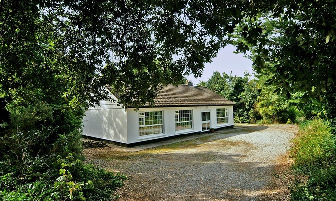 Clogheen House | Ballyboy Cottage - Three Bedroom House, Sleeps 6