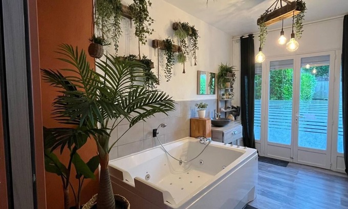 Calais City Center Apartment | Balneo apartment near the beach/L'Eden