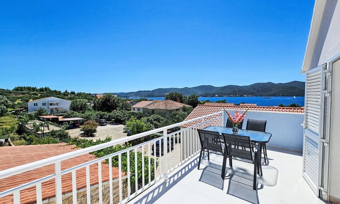 Cove Tri Zala (Zrnovo) Apartment | Balota - Moreška by Interhome