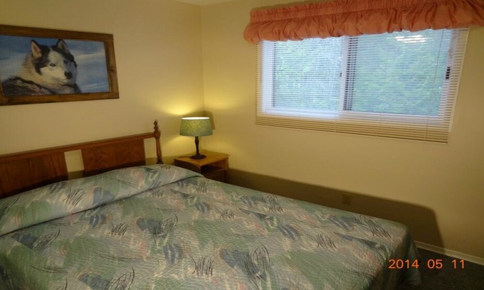 Kawartha Lakes Cottage | Balsam Lake-West Bay Cottage-6+ Bedrooms-Sleeps 16-20-Large Groups, Pet Friendly