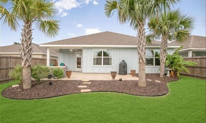 Foley House | Bama Breeze- So Close To OWA, Sports Plex, Tanger, Beach, Food! Low Rates!