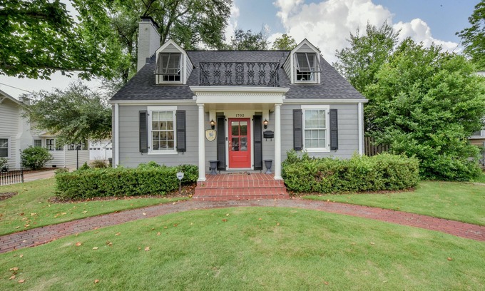 Druid City House | Bama Hideout- Book now for Football! Walk to the Stadium and Campus!