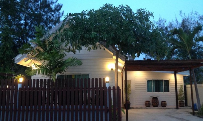 Hat Chao Samran House | Ban Pak Pon