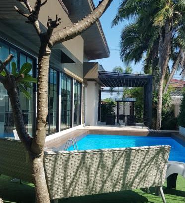 Na Chom Thian Villa | Banamphur Pool Villa