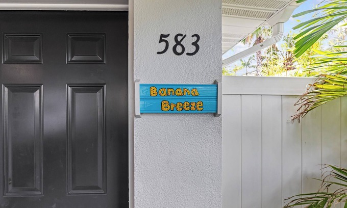 Clearwater Beach Cottage | BANANA BREEZE COTTAGE. Steps away from the beach Heated pool.