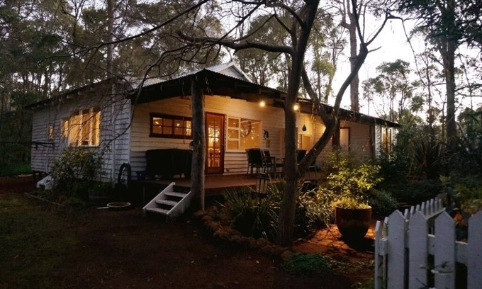 Margaret River House | Banana Pancakes - Walk to Town