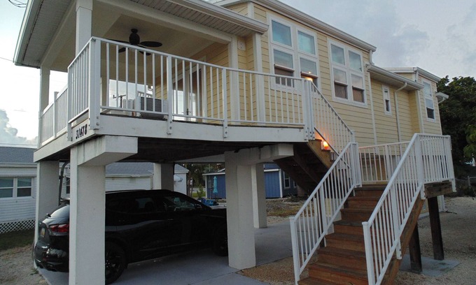 Sands House | Banana Republics - Located in Paradise
