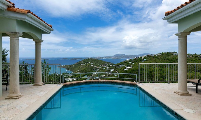 Estate San Soucci Villa | Bananaquit Villa: Amazing Views! Large Pool! Full AC!