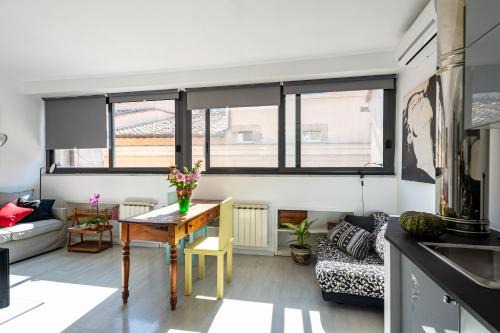 Rione V Ponte Apartment | Banchi Nove, penthouse full of light and silence