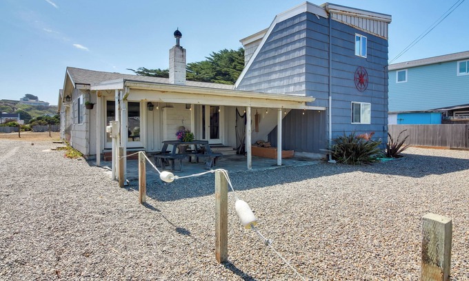 Bandon House | Bandon Home w/Patio, Steps to South Jetty Park