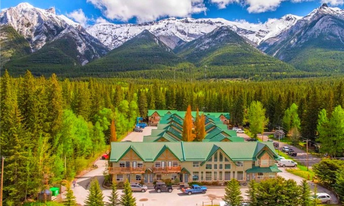 Harvie Heights House | Banff Gate- Private Entrance 2-Level Townhouse