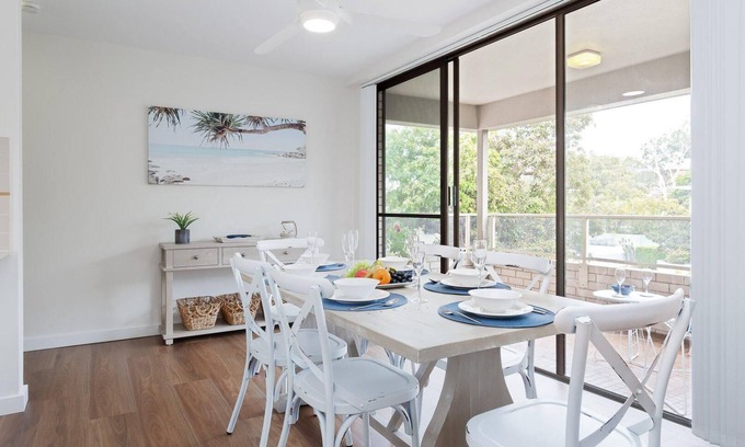 Soldiers Point Apartment | Bangalee, 3/41 Soldiers Point Rd - Fantastic Waterfront Unit with Air-Con, Pool, WIFI & Chromecast