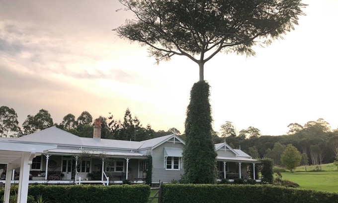Bangalow House | Bangalow View - Classic, simple and relaxed living