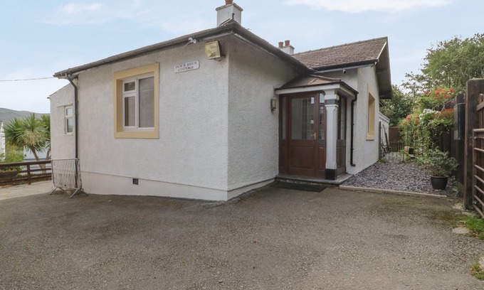 Bangor Cottage | BANGOR COTTAGE, pet friendly, country holiday cottage in Bangor
