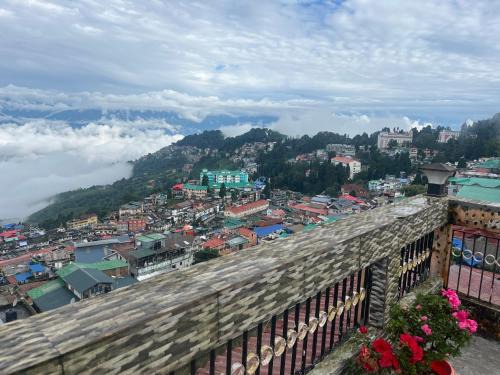 Darjeeling Bed & Breakfast | Banjaara Backpackers- Room & Beds