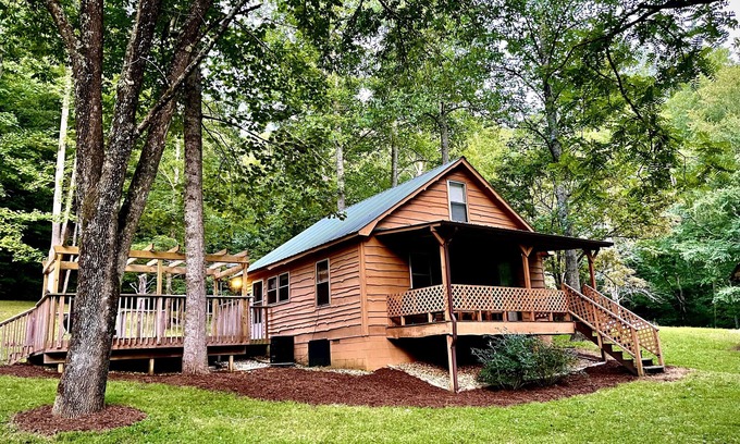 Moravian Falls Cabin | Banjo’s Cabin