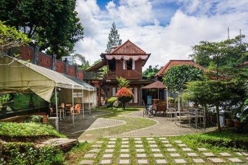 Lembang Resort | Bantal Guling Villa