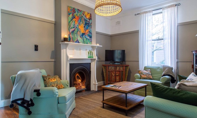 Berry Cottage | Bantam Cottage-Bronze Winner Stayz Holiday Home Awards