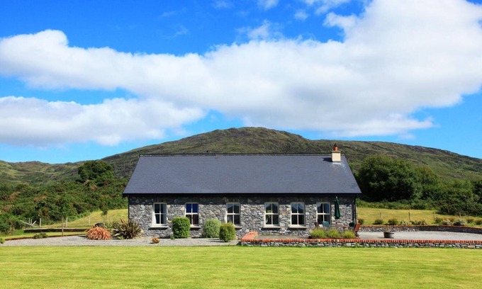 Dawros Cottage | Bar Cillatah - Close to Kenmare - Great Views over Kenmare Bay