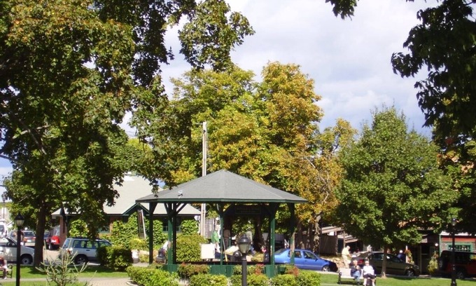Bar Harbor House | Bar Harbor Village Green Hideaway! A few feet from shops, restaurants, movies.
