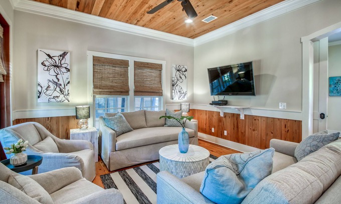 Seacrest Beach House | Barbados Cottage - Overlooks Kingsbridge Park, Close to Cabana Pool, Free Fitness/Tennis