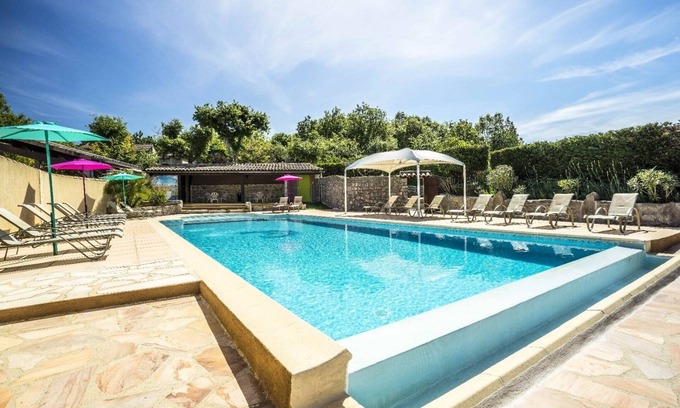 Joyeuse House | Barbouillet - Maison avec piscines partagées