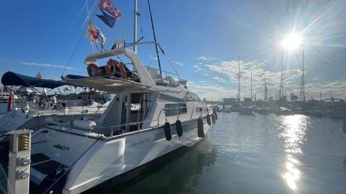 Poblats Maritims Boat Rental | Barco Apartamento Playa Valencia