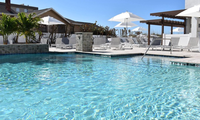 Madeira Beach Hotel | Barefoot Beach Club