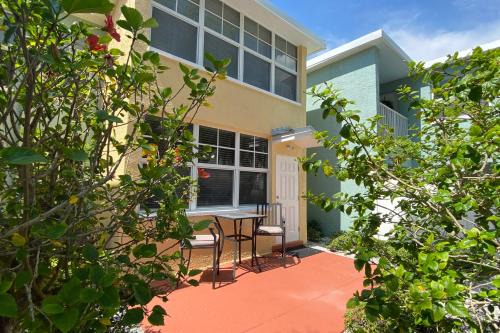 Indian Shores Apartment | Barefoot Beach Resort F104
