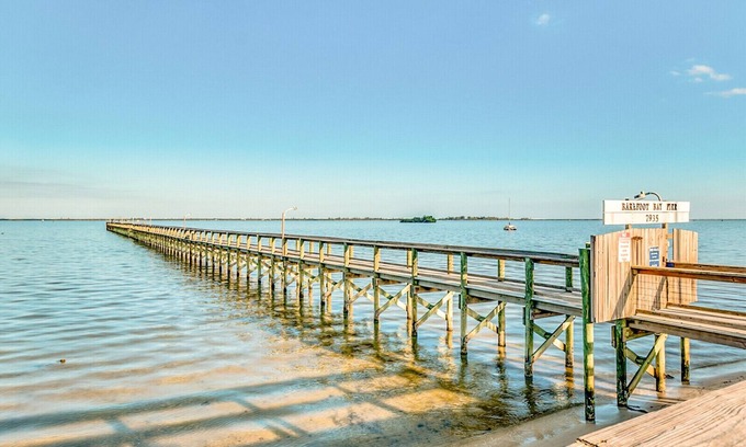 Micco House | Barefoot Bliss. Enjoy Barefoot Bay Amenities. Lake view. Steam shower & grill.