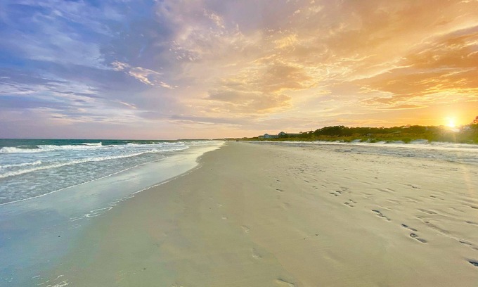 Night Heron House | Barefoot Bungalow – Charming Beach Retreat in Sea Pines’ Night Heron Community