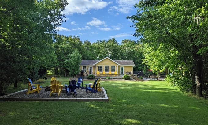 Bayview Cottage | Barefoot Bungalow – Beautiful Cottage in Cavendish with Pool and Hot Tub