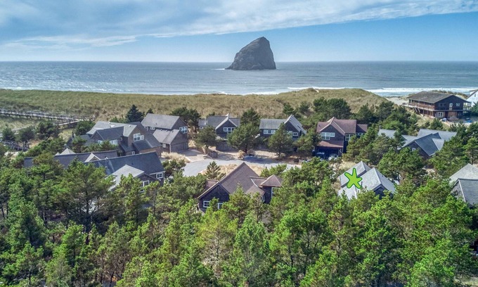 Shorepine Village House | Barefoot Bungalow-Beautiful Home*Fireplace*Deck*BBQ*Open Floor Plan*Close Beach