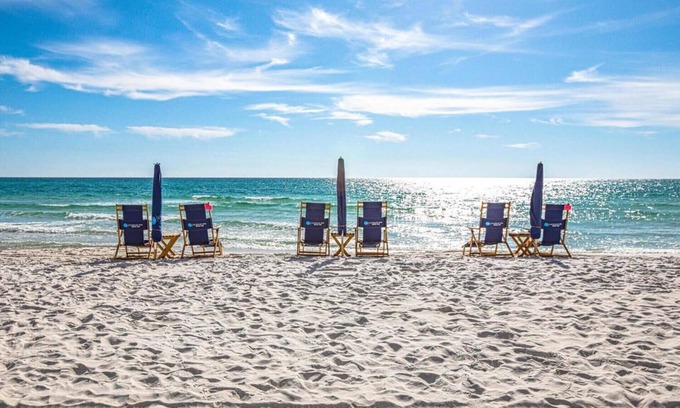 Seacrest Beach House | Barefoot Bungalow-Cozy Retreat, Seacrest 30A Pet Friendly,4 Bikes,6 beach chairs