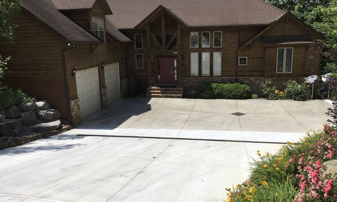 Big Creek House | Barefoot Landing -Best Dock on the lake, Hot Tub, Fire Pit, Game Room, 2 Kitchen