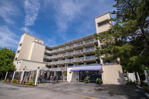 Midtown Ocean City Hotel | Barefoot Mailman
