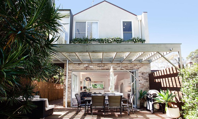 Randwick House | Barker's Charm - Randwick (IH) - Modern, spacious interior in a leafy suburb close to schools and shops.