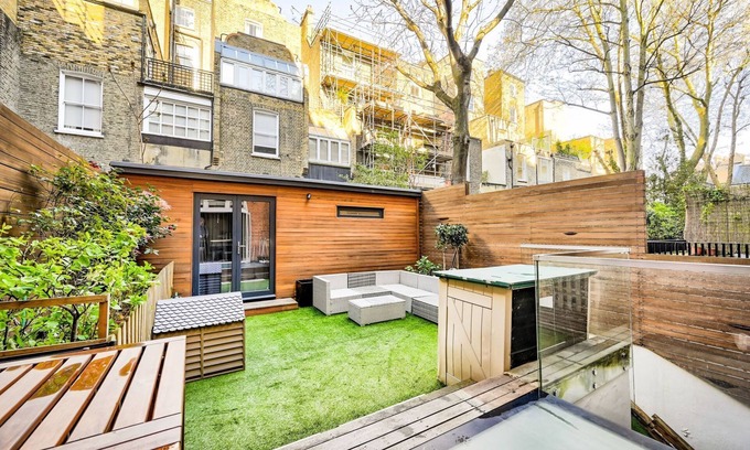 Earl's Court Villa | Barkstone Gardens - Three Bedroom Villa, Sleeps 6