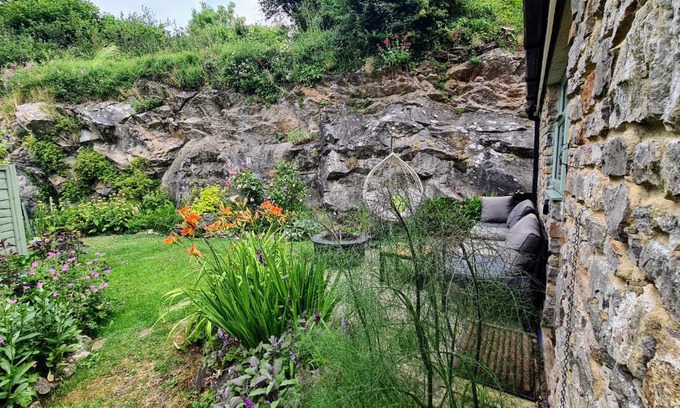Vobster House | Barn + Cliff Garden Quey Frome Longleat Bath BoA *